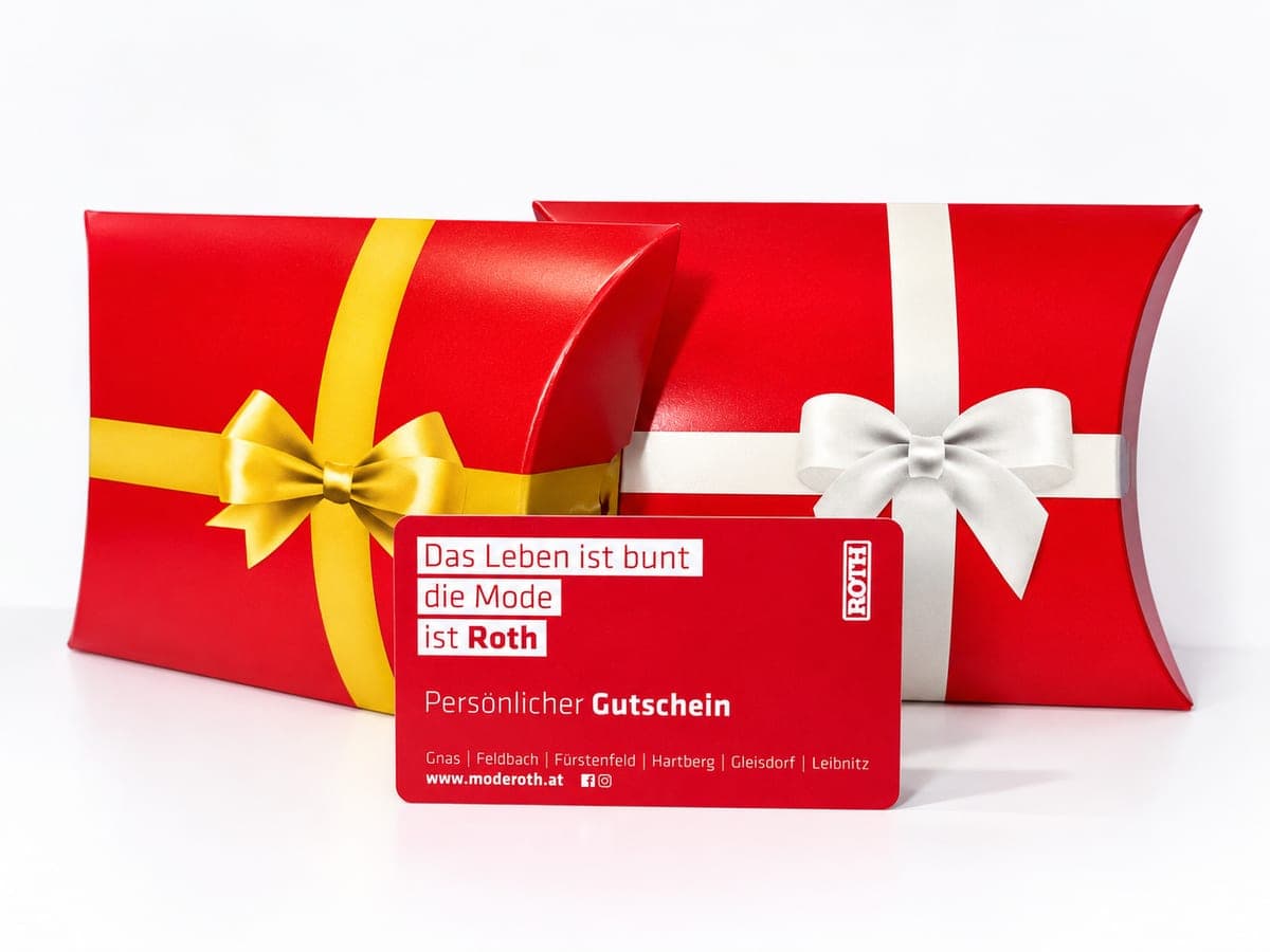 Persönlicher Gutschein von Modehaus Roth vor zwei roten Geschenkhüllen mit goldener und silberner Schleife